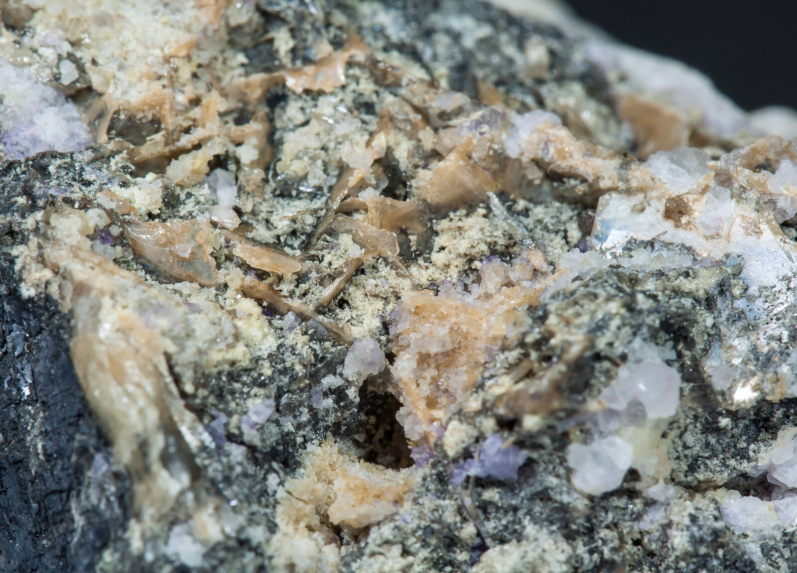 specimens/s_imagesAM8/Wulfenite_chillagite-RF46AM8d.jpg
