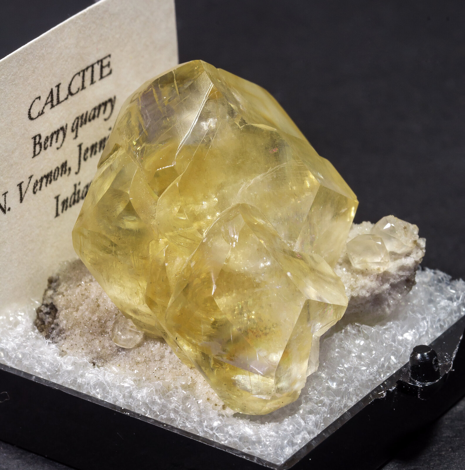 specimens/s_imagesAM9/Calcite-MP26AM9s1.jpg