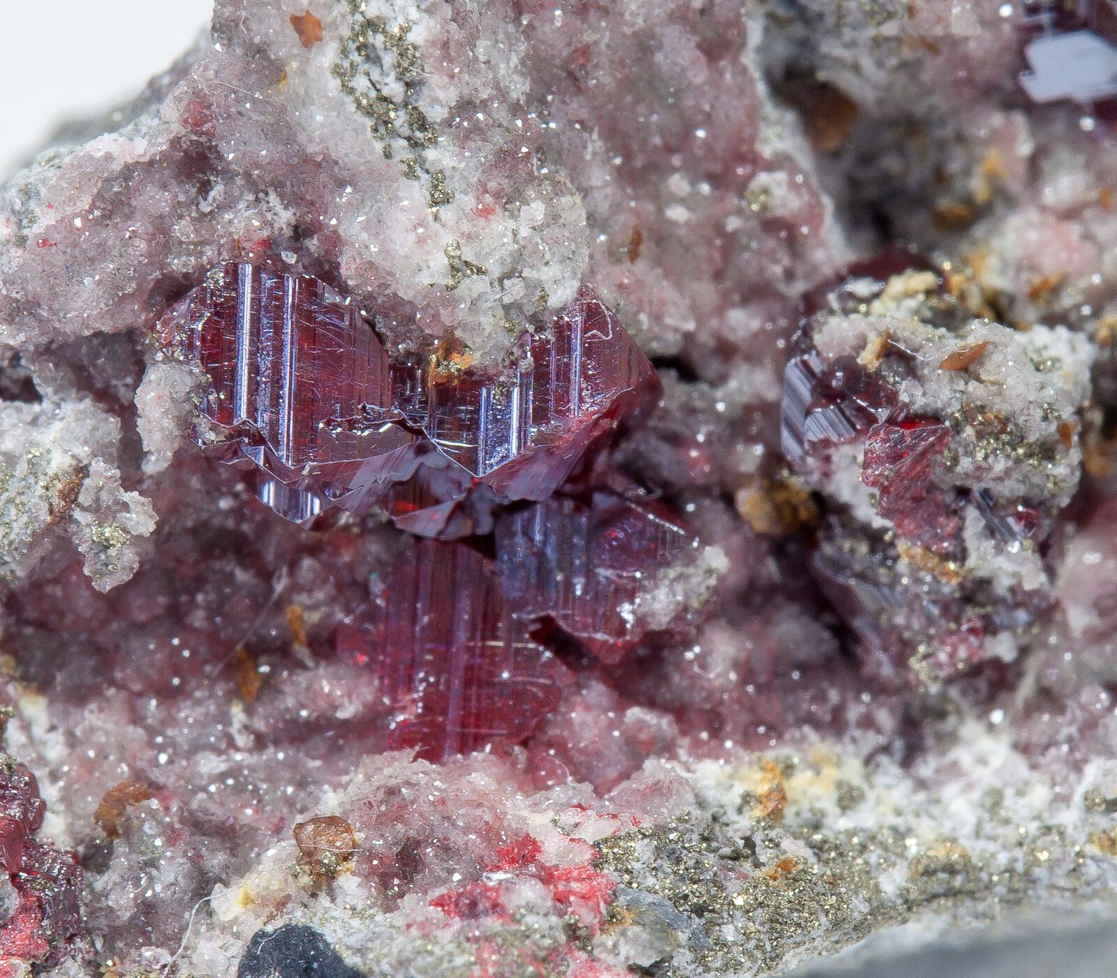 specimens/s_imagesAM9/Cinnabar-NQ46AM9d.jpg