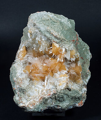 Hydroboracite with Celestine and Calcite. Side