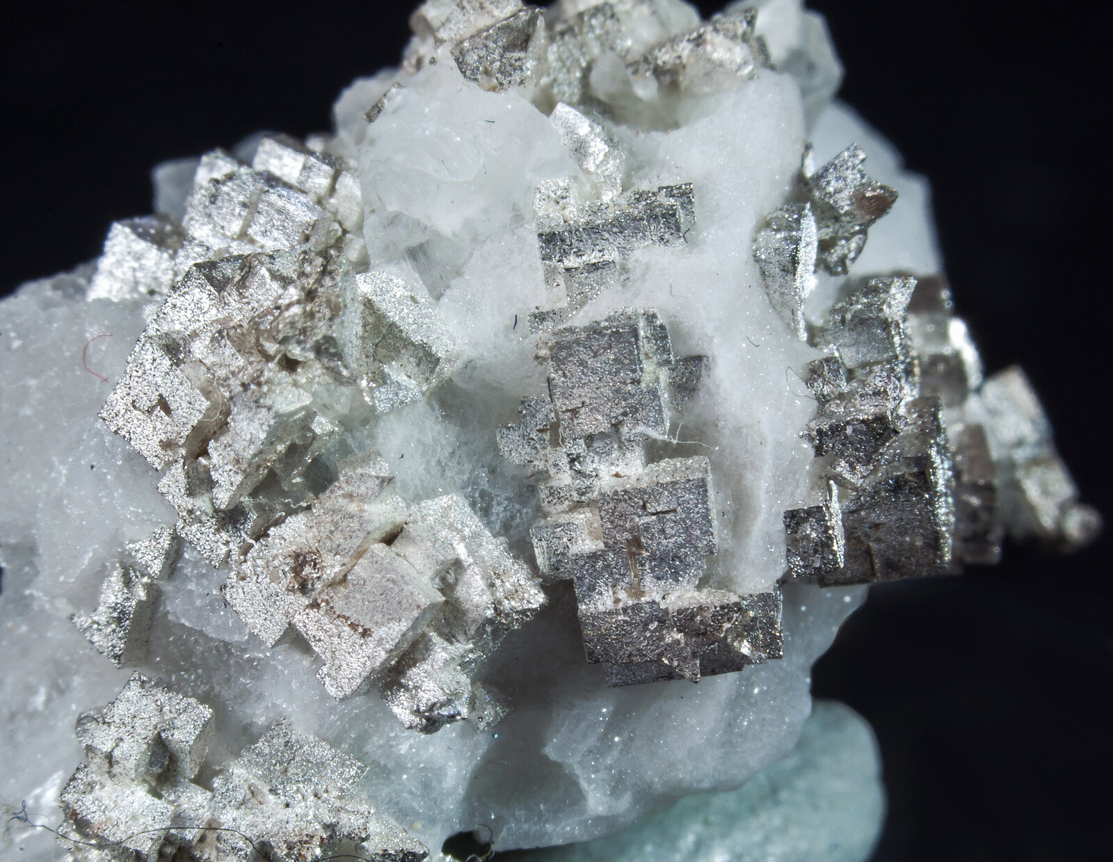 specimens/s_imagesAM9/Silver-TL96AM9d.jpg
