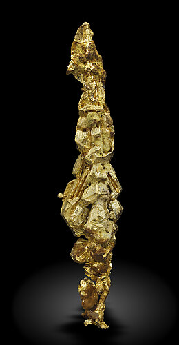 Gold (spinel twin). Front / Photo: Joaquim Calln