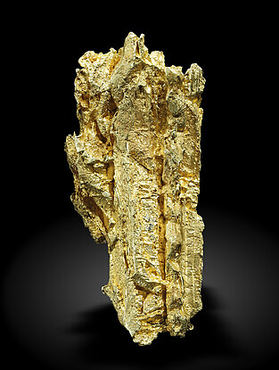 Gold (spinel twin). Front / Photo: Joaquim Calln