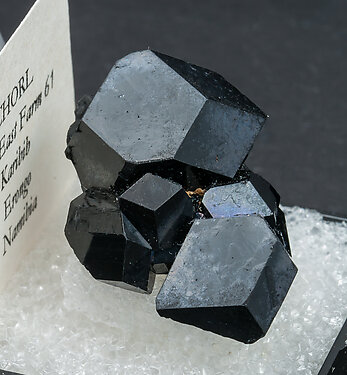 Schorl. Side