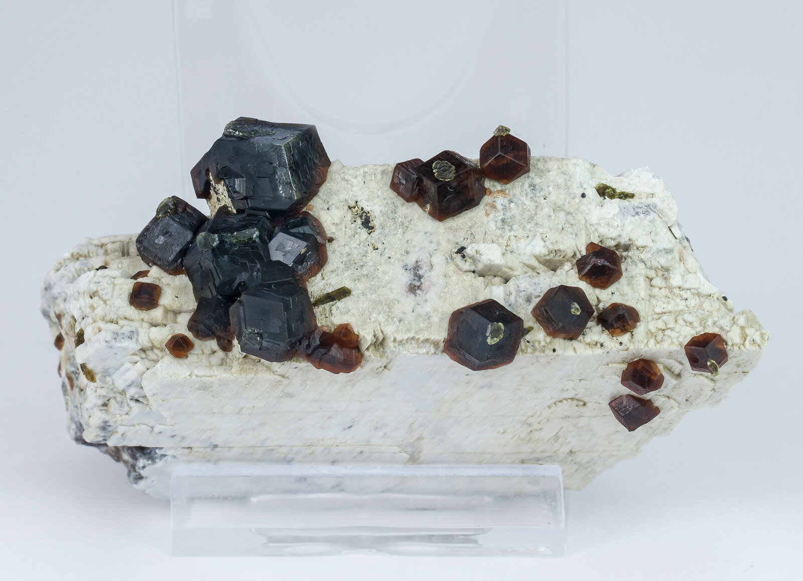 specimens/s_imagesAN2/Andradite-TB27AN2t1.jpg