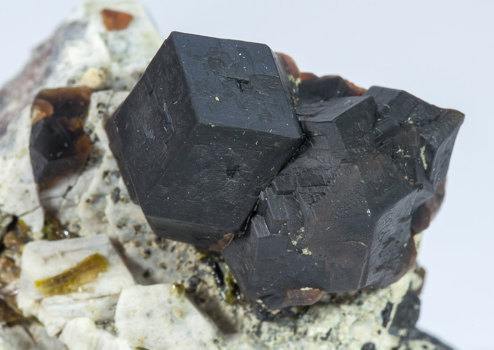 specimens/s_imagesAN2/Andradite-TH16AN2d.jpg