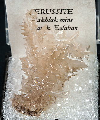 Cerussite. Front