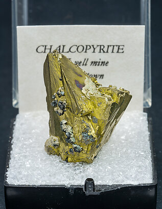 Chalcopyrite and Quartz. Front