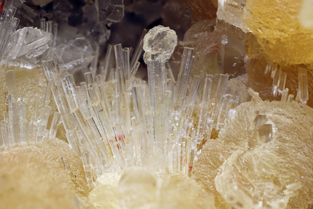 Hydroboracite on Calcite and with Celestine. Detail / Photo: Joaquim Calln