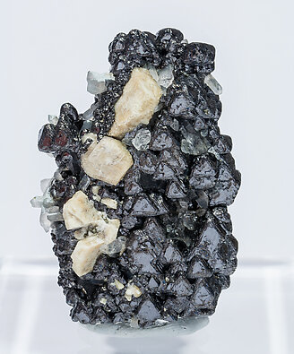 Magnetite (variety Ti-bearing) with Microcline and Quartz. Front