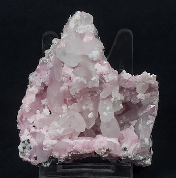 Mn-bearing Calcite with Quartz, Sphalerite, Calcite and Rhodonite. 