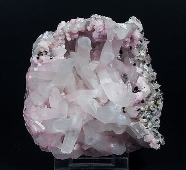 Mn-bearing Calcite with Quartz, Sphalerite, Calcite and Rhodonite. 