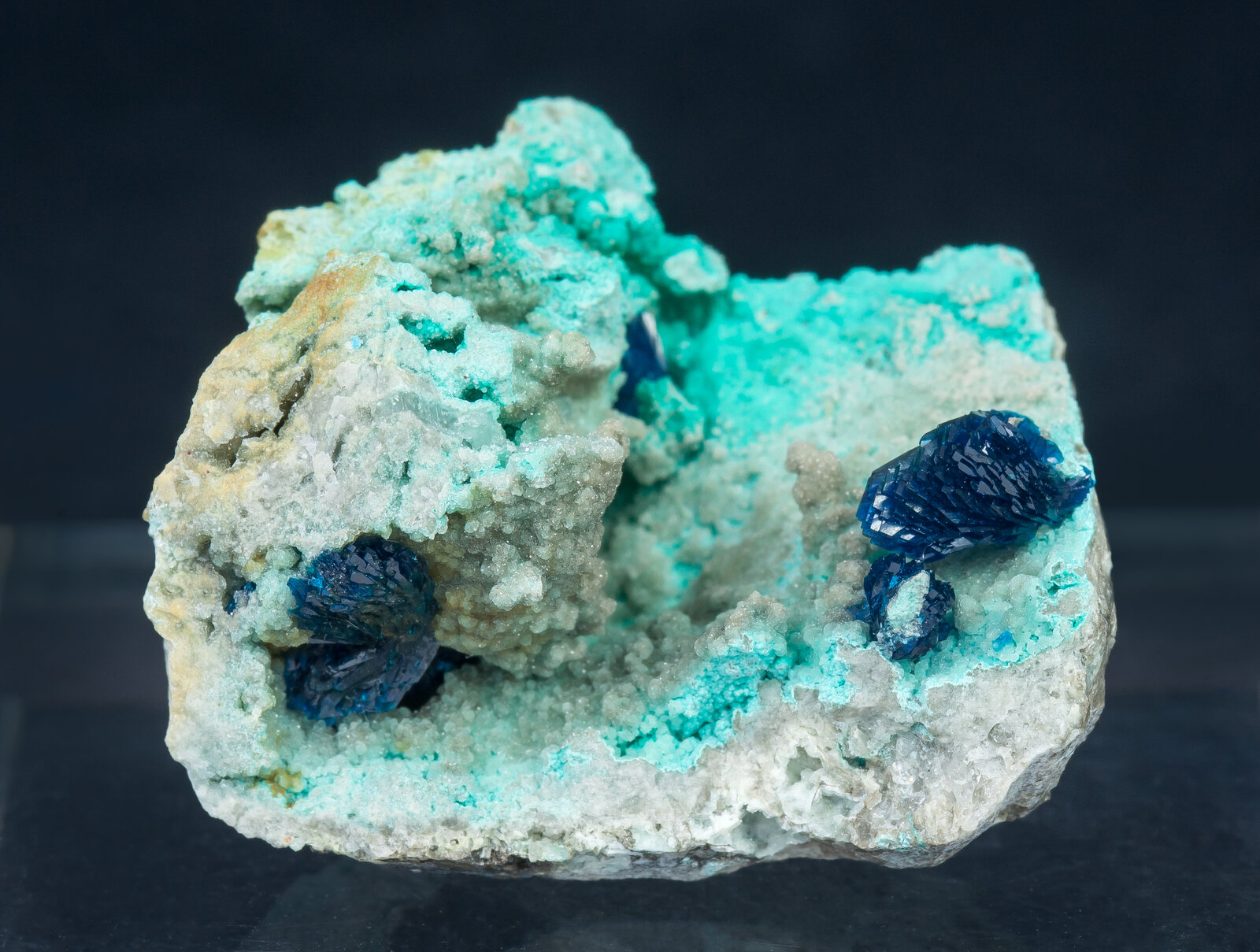 specimens/s_imagesAN2/Veszelyite-TT89AN2f.jpg