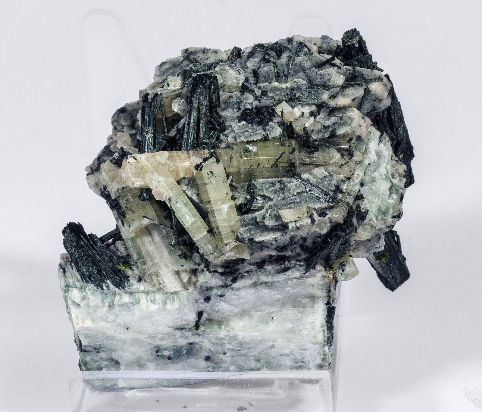 specimens/s_imagesAN3/Chlorapatite-TGH14AN3r.jpg