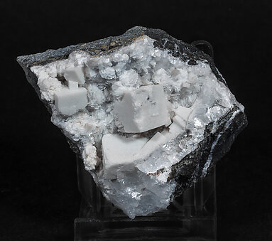 Fluorapophyllite-(K) on Gyrolite. Front