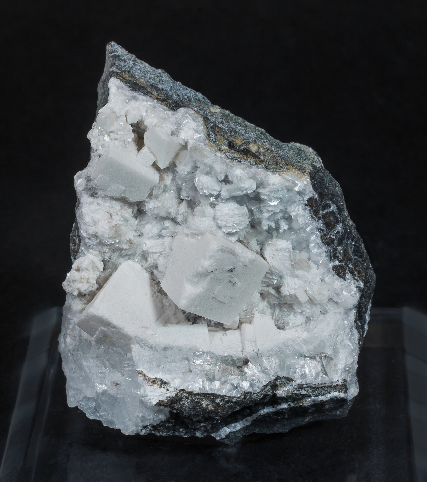 specimens/s_imagesAN3/Fluorapophyllite-BDD76AN3s.jpg