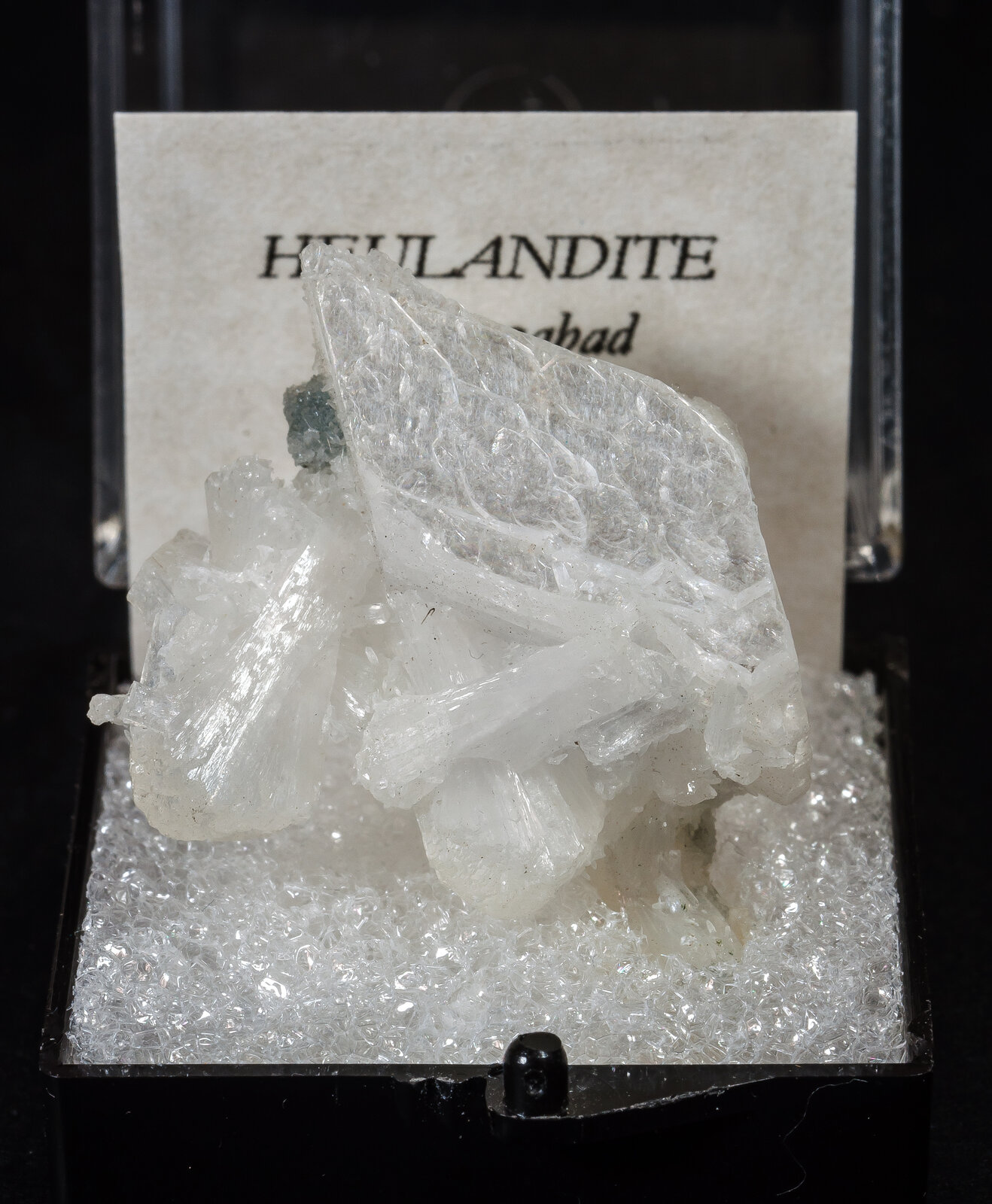 specimens/s_imagesAN3/Heulandite-TMA61AN3f1.jpg