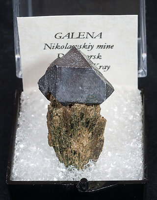 Galena on Hedenbergite. Front