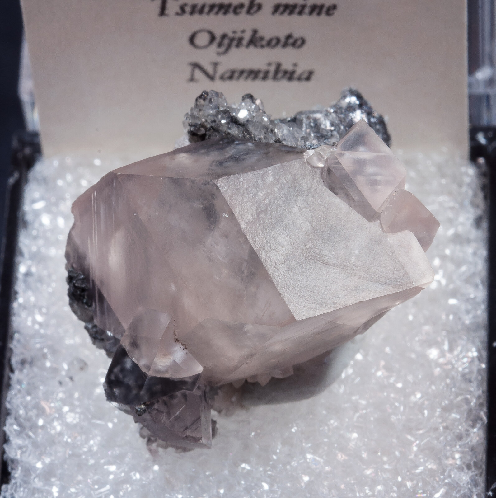 specimens/s_imagesAN4/Smithsonite-TKA14AN4t.jpg