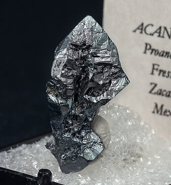 Acanthite. Side