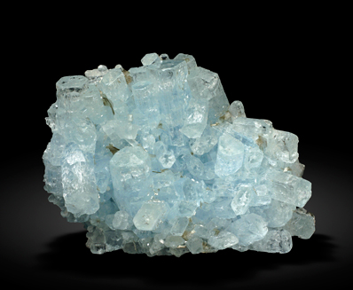 Beryl (variety aquamarine). Front / Photo: Joaquim Calln