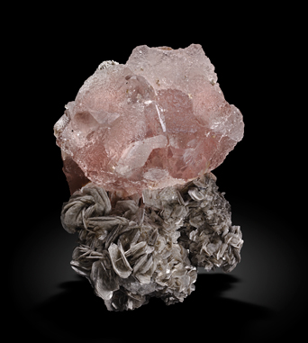 Fluorite with Muscovite. Side / Photo: Joaquim Calln