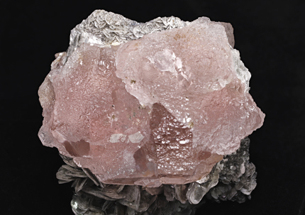 Fluorite with Muscovite. Detail / Photo: Joaquim Calln