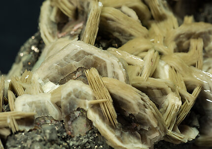 Siderite with Pyrite (octahedral). 