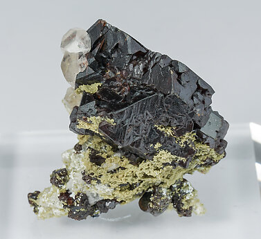 Sphalerite with 'Apophyllite', Quartz and Siderite. Side