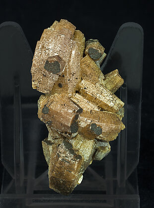 Vanadinite (variety arsenic-bearing vanadinite) with Mottramite. Front