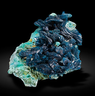 Veszelyite with Theisite. Side / Photo: Joaquim Calln