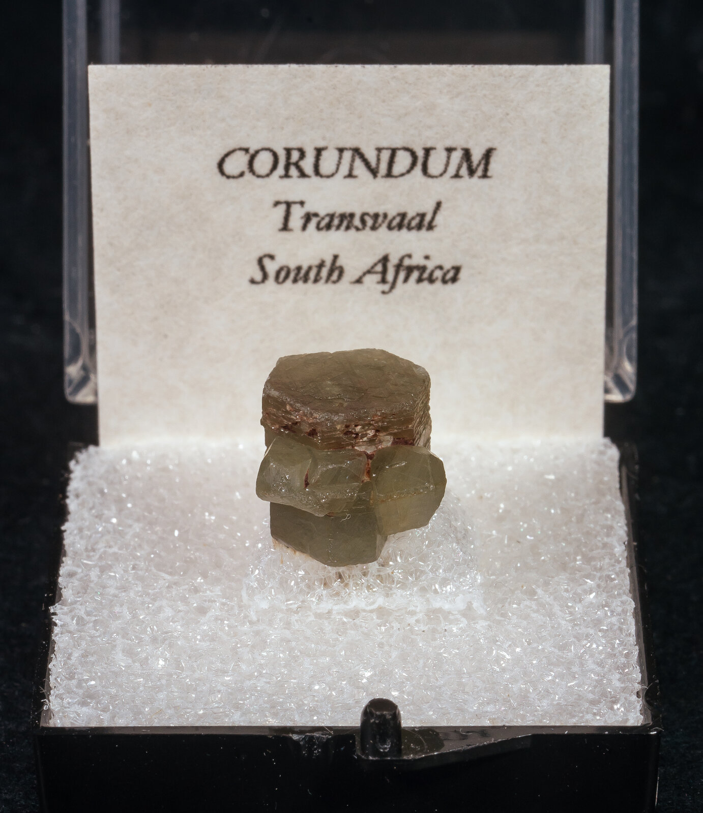 specimens/s_imagesAN6/Corundum-TMR14AN6f1.jpg