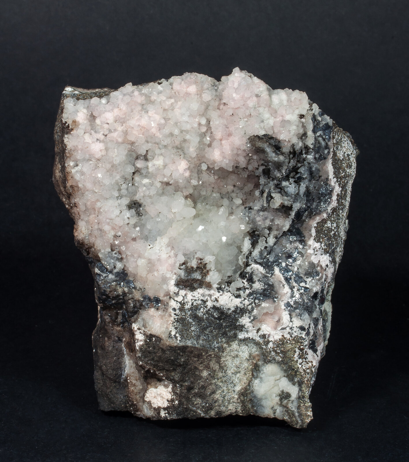specimens/s_imagesAN6/Nagyagite-ARQ90AN6f.jpg