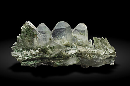 Quartz with Chlorite inclusions. Rear / Photo: Joaquim Calln