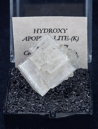 Hydroxyapophyllita-(K). 