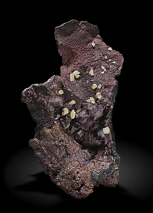 Cerussite on Goethite. Front / Photo: Joaquim Calln