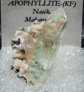 Fluorapophyllite-(K) with Heulandite-Ca. 