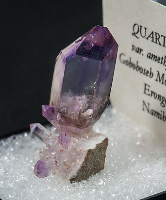 Quartz (variety amethyst). Front