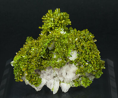 Pyromorphite with Fluorite. 