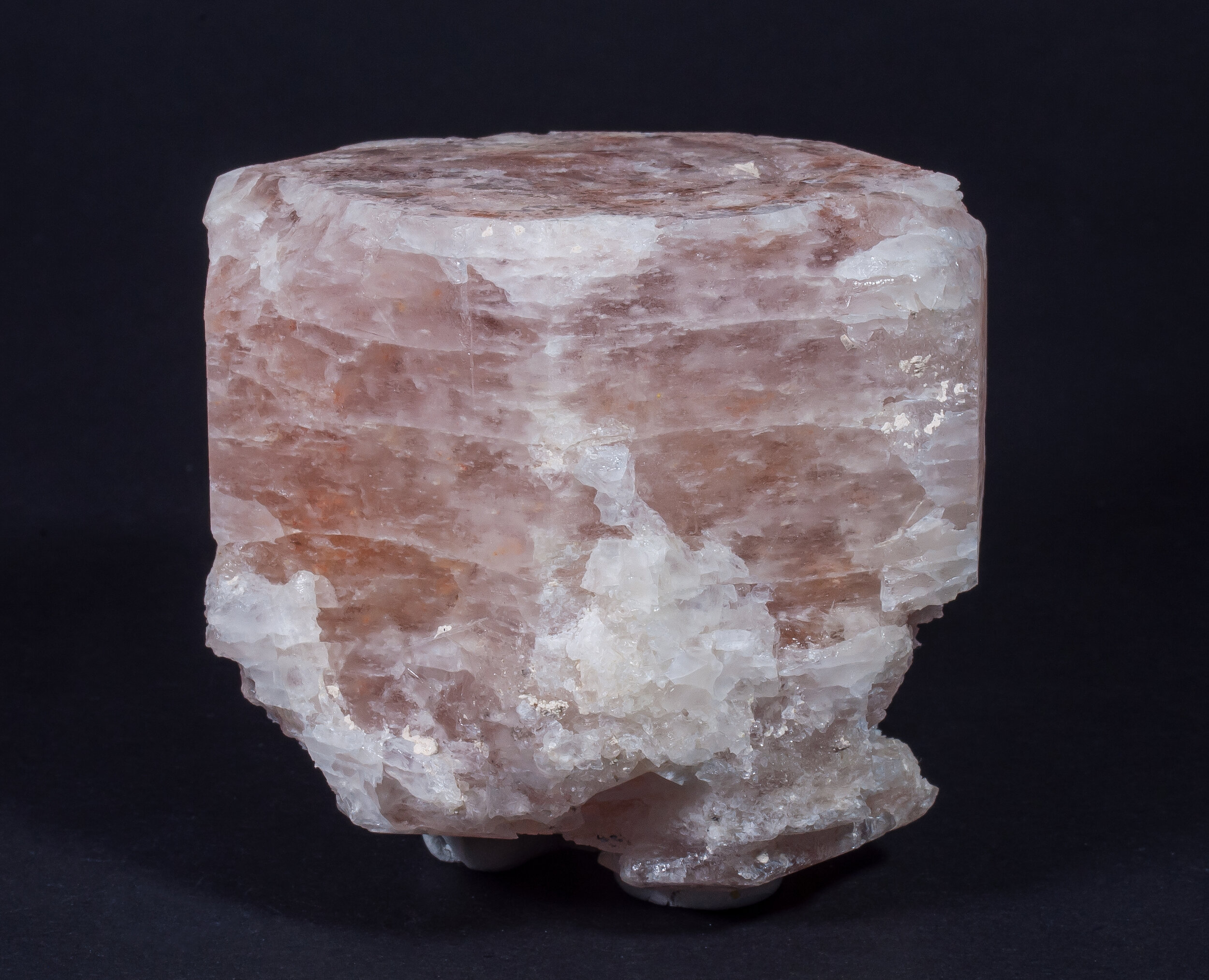 specimens/s_imagesAO0/Beryl_morganite-ERM27AO0f.jpg