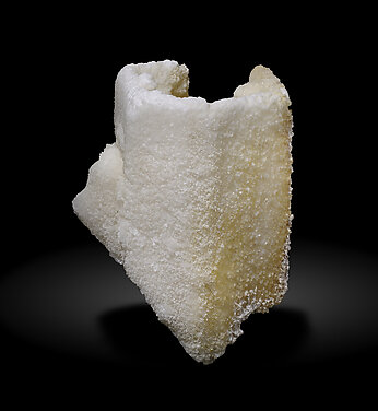 Calcite (variety kanonenspat) with Quartz. Front / Photo: Joaquim Calln