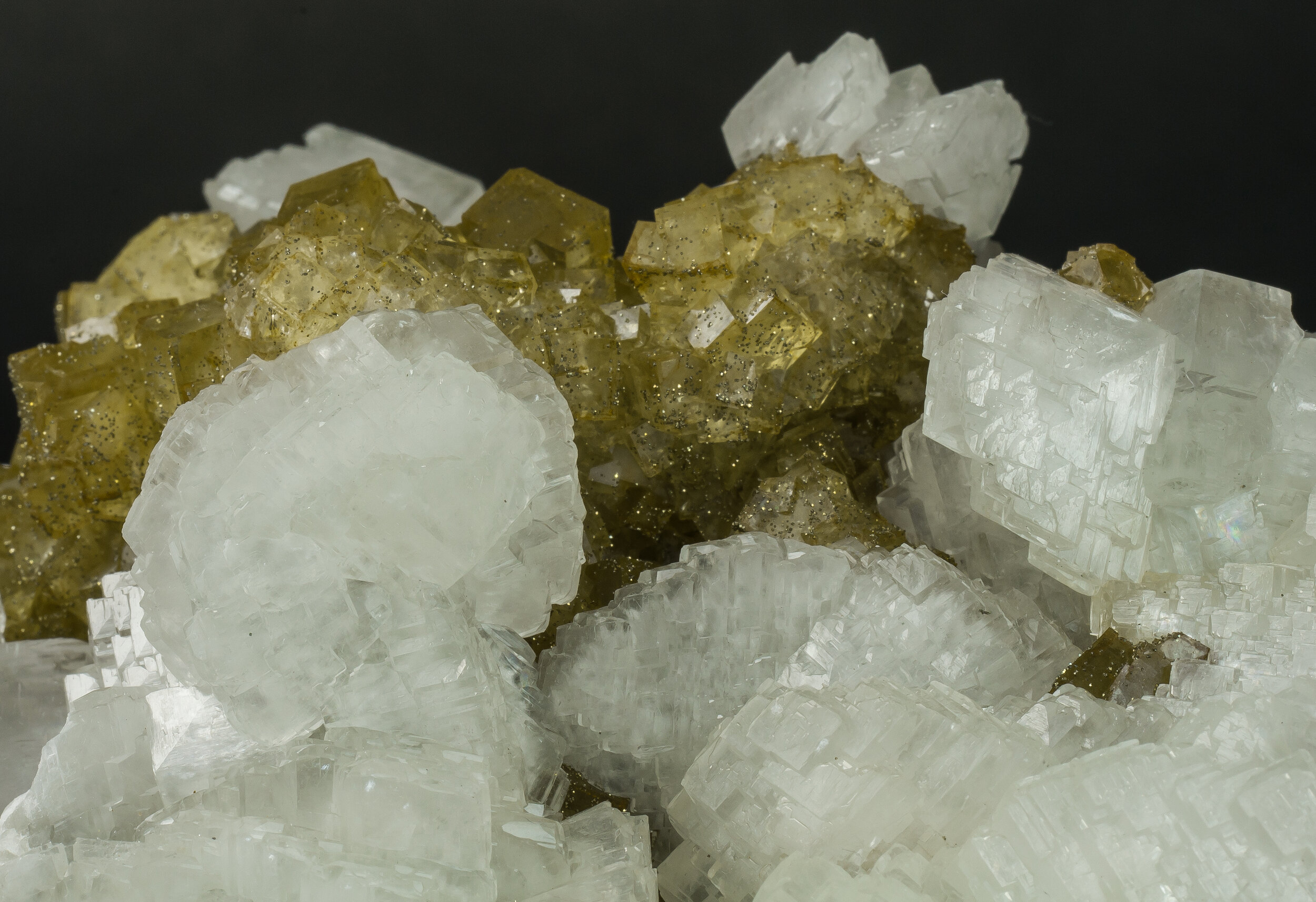 specimens/s_imagesAO0/Calcite-JFD71AO0d1.jpg