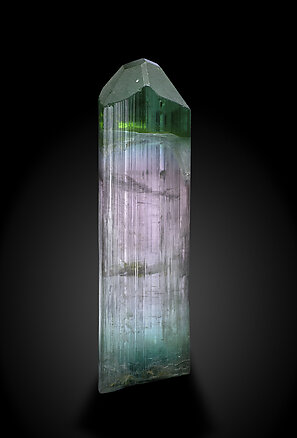 Elbaite. Rear / Photo: Joaquim Calln