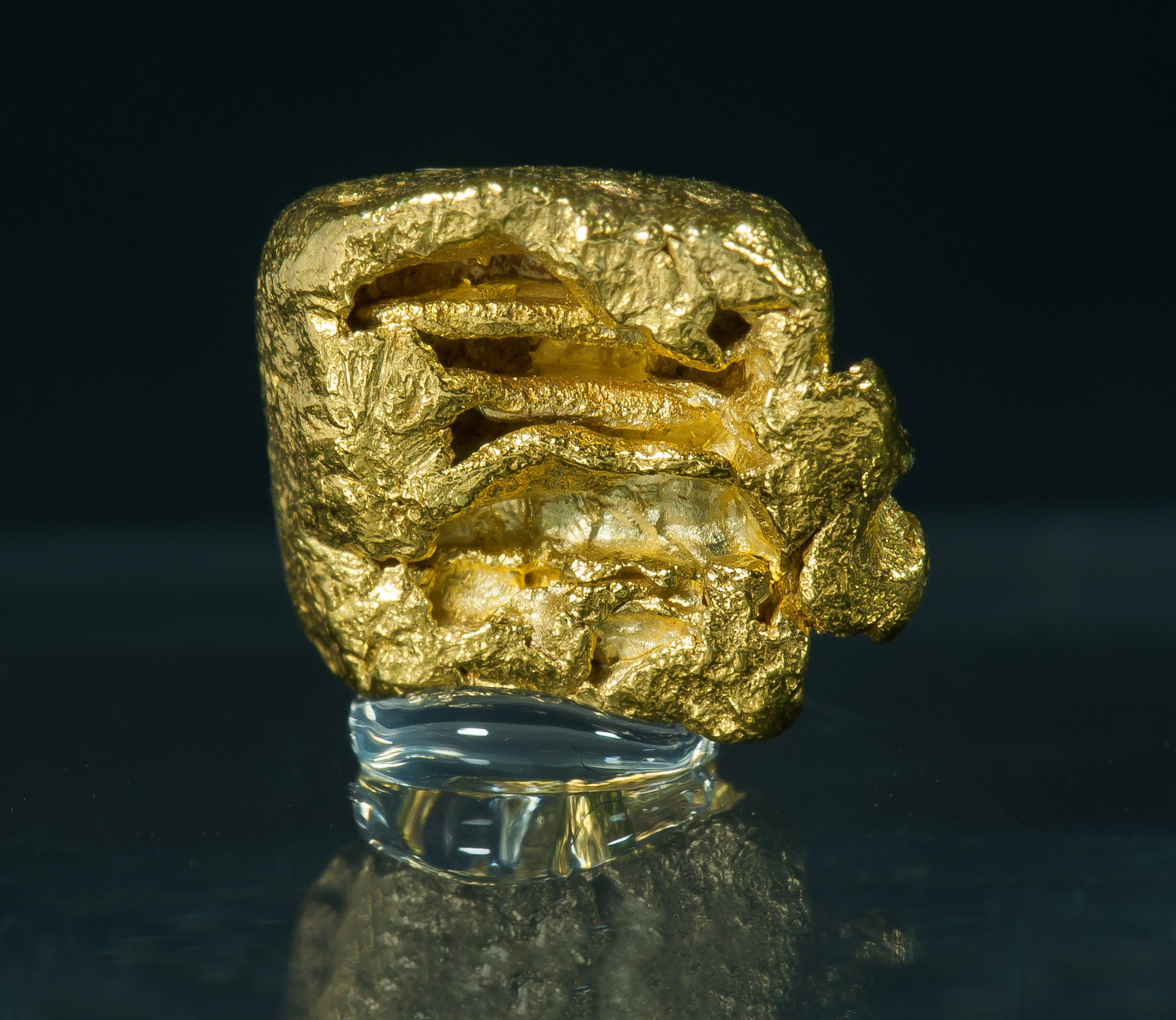 specimens/s_imagesAO0/Gold-EAB47AO0r.jpg