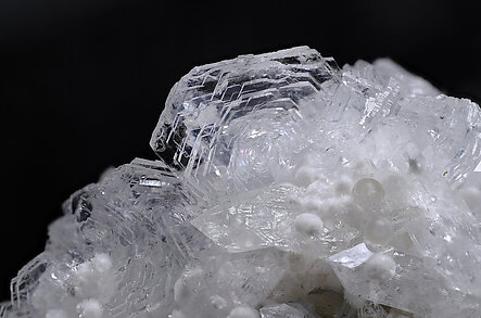 Imayoshiite with Shinichengite and Andradite. Detail / Photo: Joaquim Calln