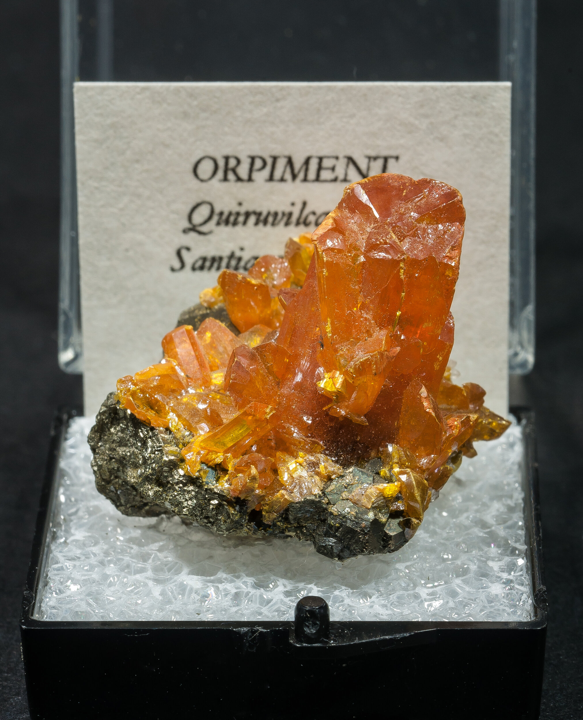 specimens/s_imagesAO0/Orpiment-TFR14AO0f1.jpg