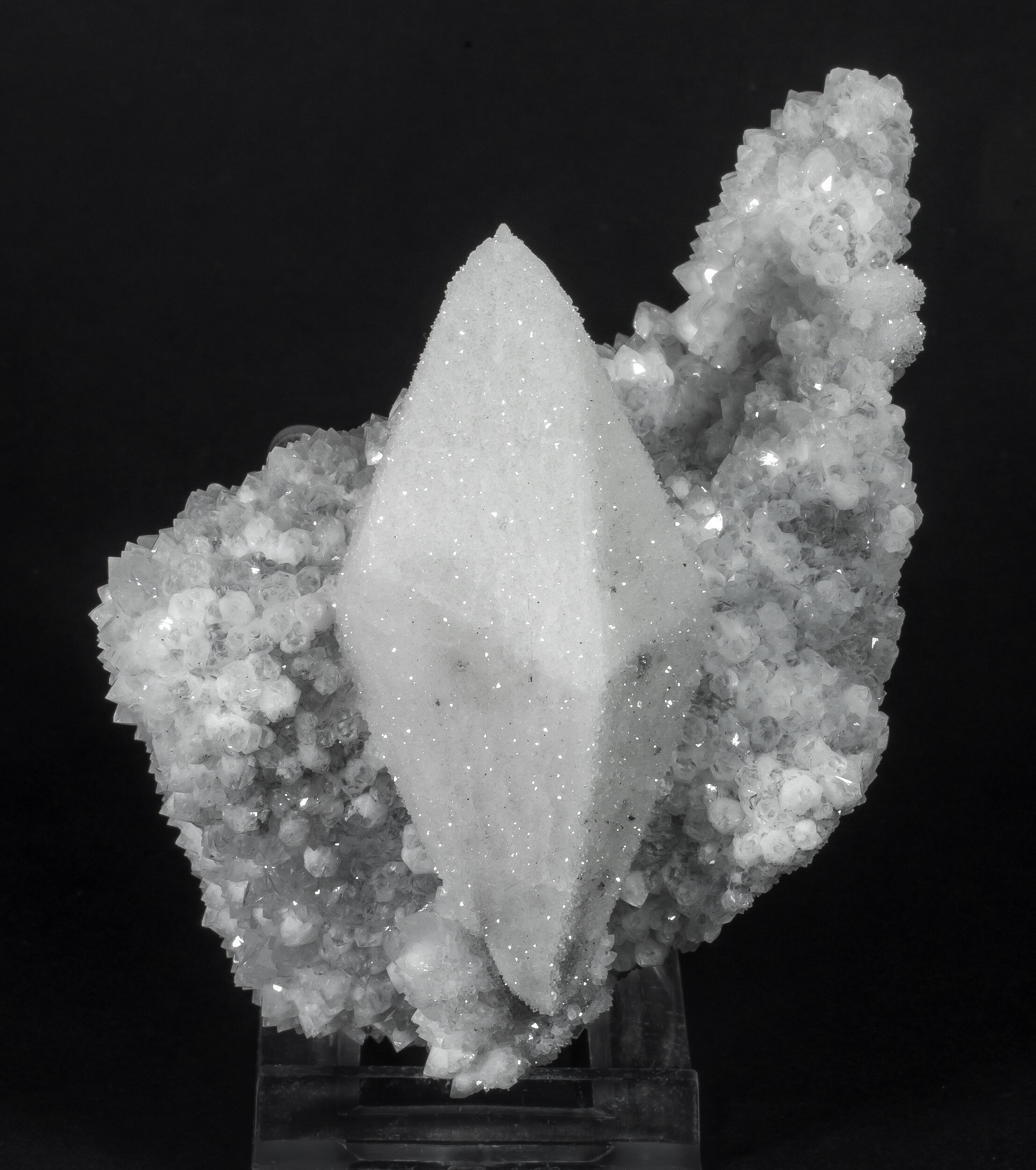 specimens/s_imagesAO0/Quartz-MTR89AO0f.jpg