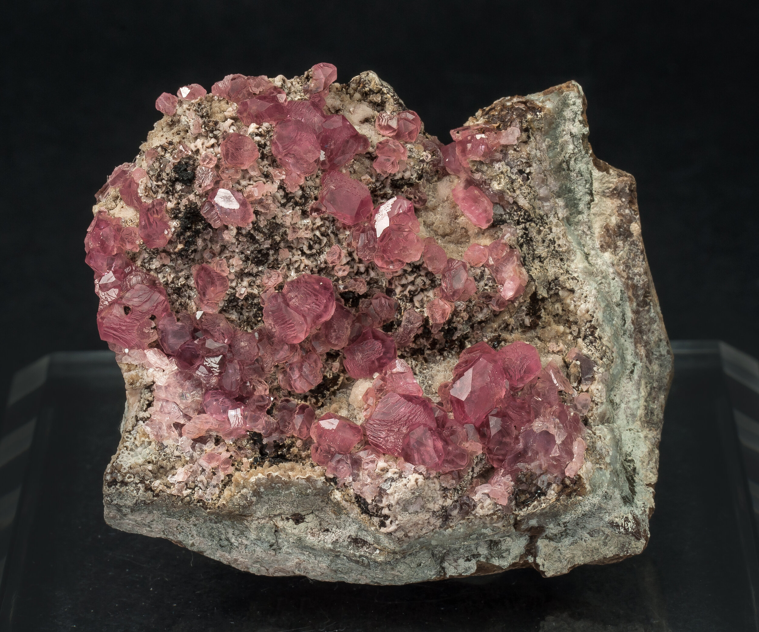 specimens/s_imagesAO0/Rhodochrosite-TFR87AO0f.jpg