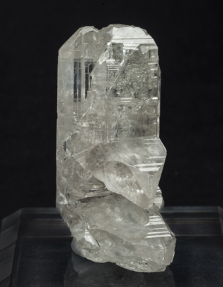 Cerussite. Front