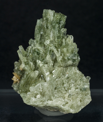 Fluorapatite with Siderite. Rear